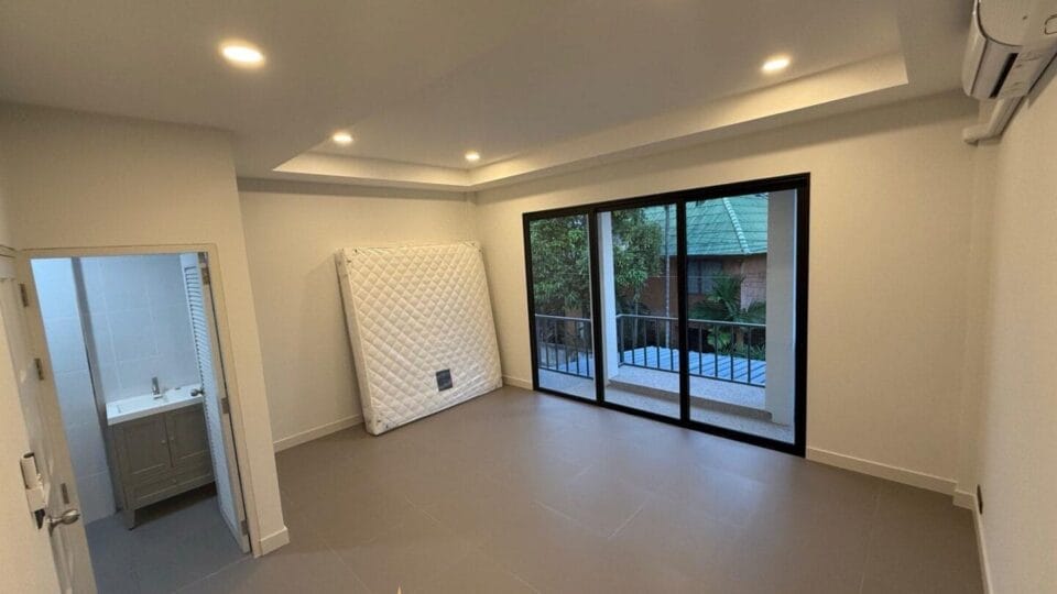 Newly Renovated Townhouse in Prime Bophut For Sale (3)
